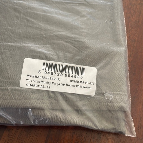 Boohoo man PLUS FIXED WAIST BRANDED RELAXED FIT CARGO TROUSERS Gray New size 42 - Picture 2 of 8